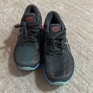 NEW ASICS SNEAKERS SIZE 7